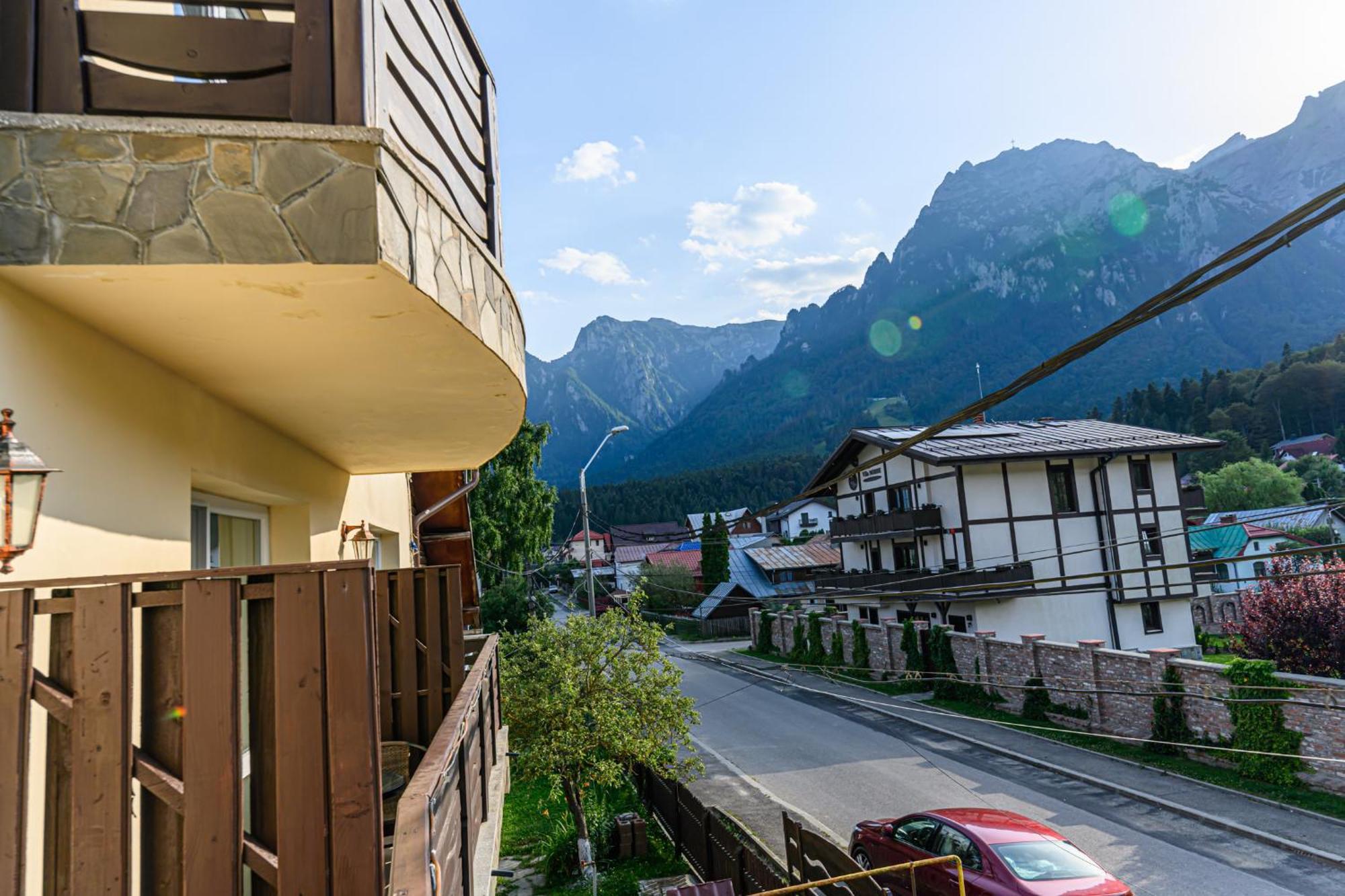 Casa Ramino Hotel Busteni Ngoại thất bức ảnh