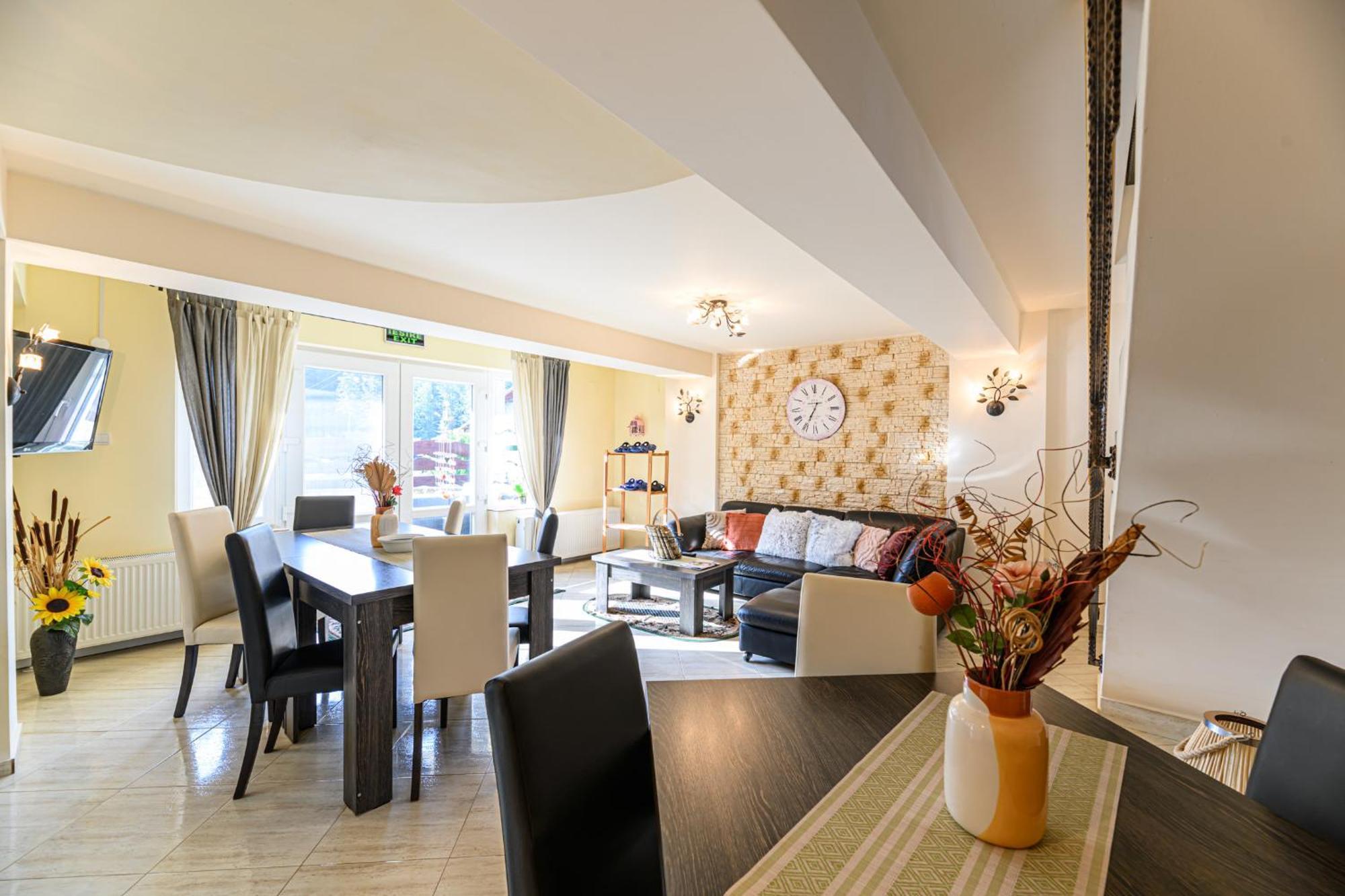 Casa Ramino Hotel Busteni Ngoại thất bức ảnh