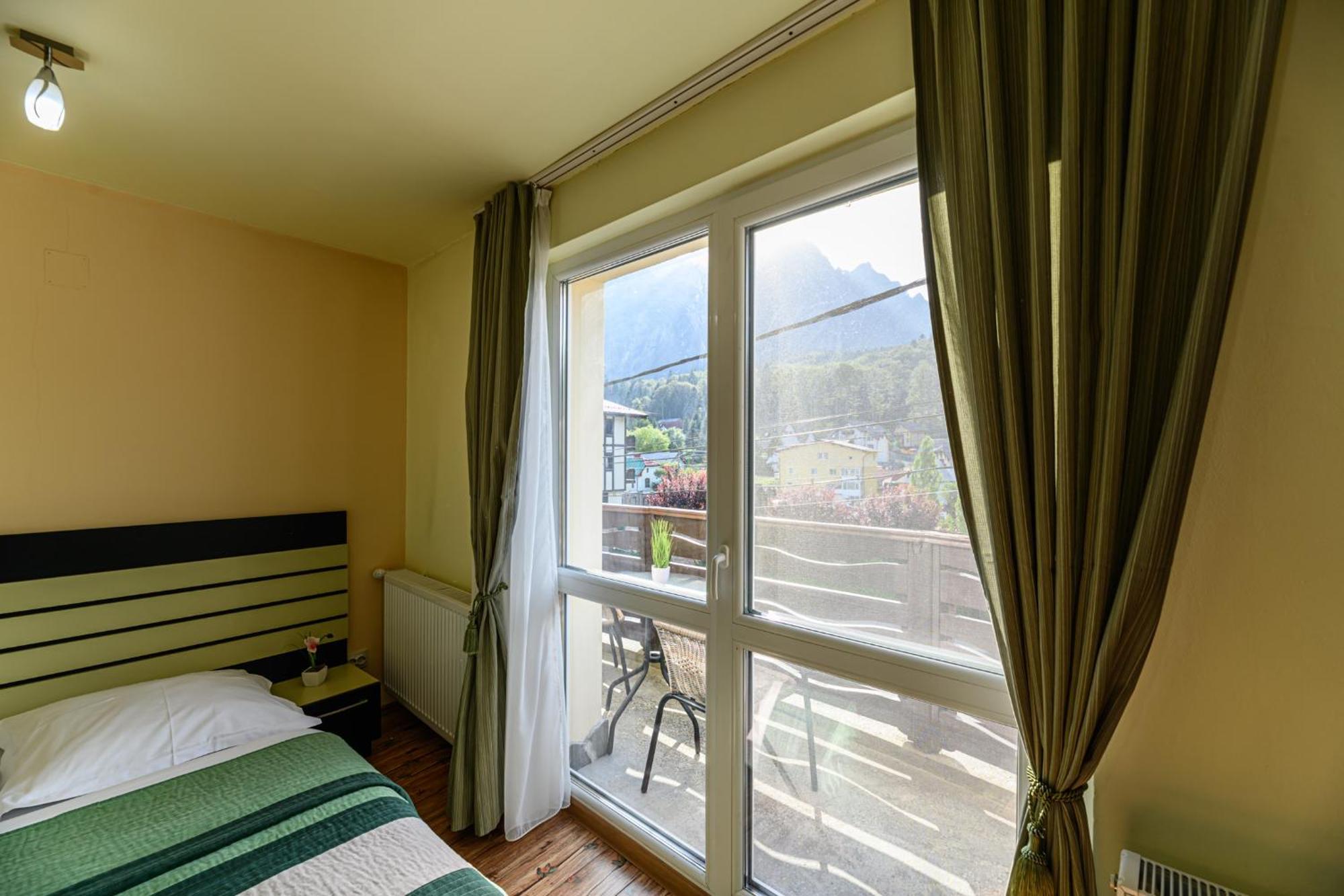 Casa Ramino Hotel Busteni Ngoại thất bức ảnh