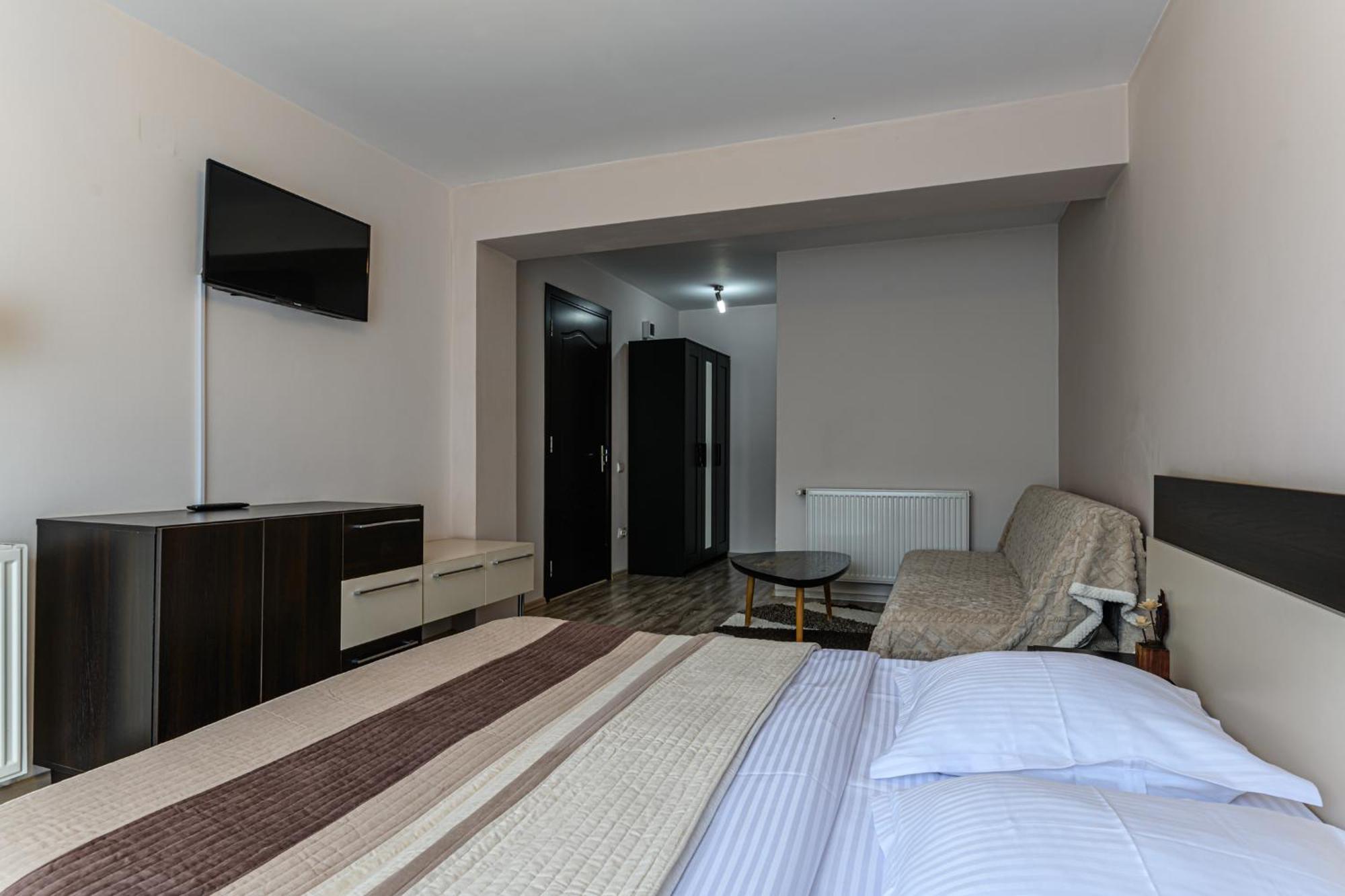 Casa Ramino Hotel Busteni Ngoại thất bức ảnh