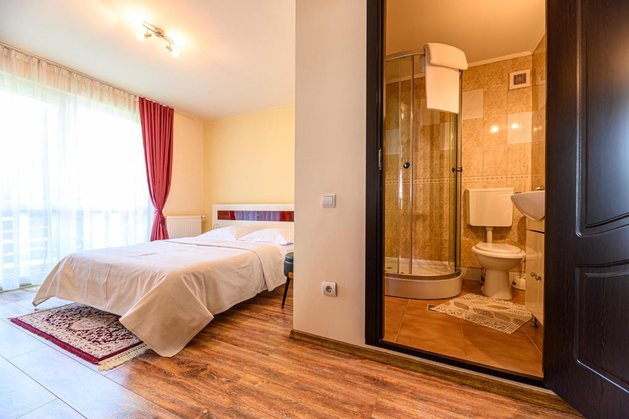 Casa Ramino Hotel Busteni Ngoại thất bức ảnh