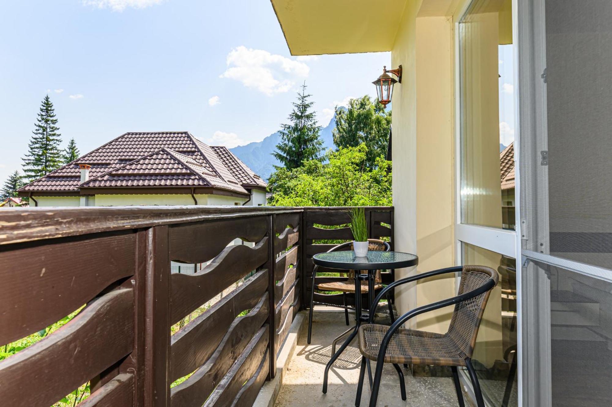 Casa Ramino Hotel Busteni Ngoại thất bức ảnh