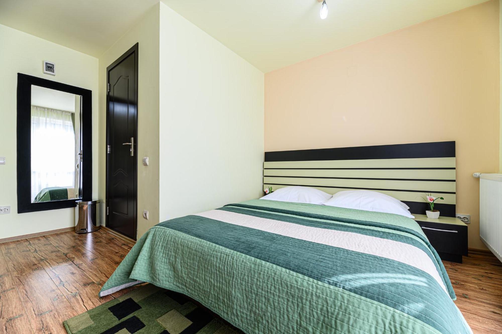 Casa Ramino Hotel Busteni Ngoại thất bức ảnh
